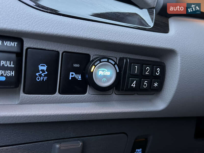 Минивэн Toyota Sienna 2017 в Киеве