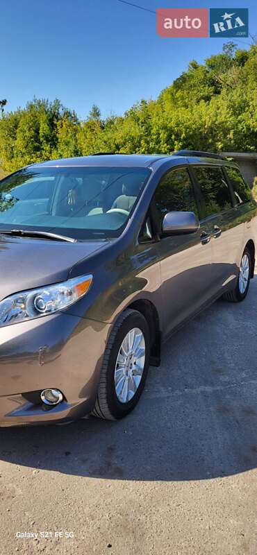 Мінівен Toyota Sienna 2013 в Тернополі