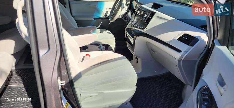 Мінівен Toyota Sienna 2013 в Тернополі