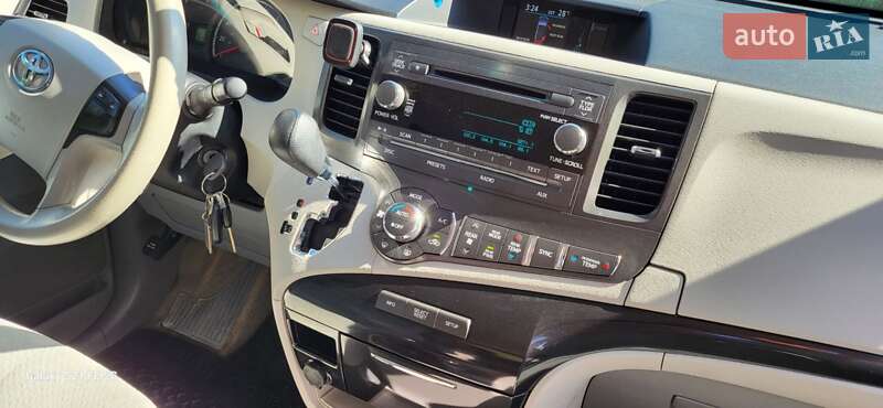 Мінівен Toyota Sienna 2013 в Тернополі