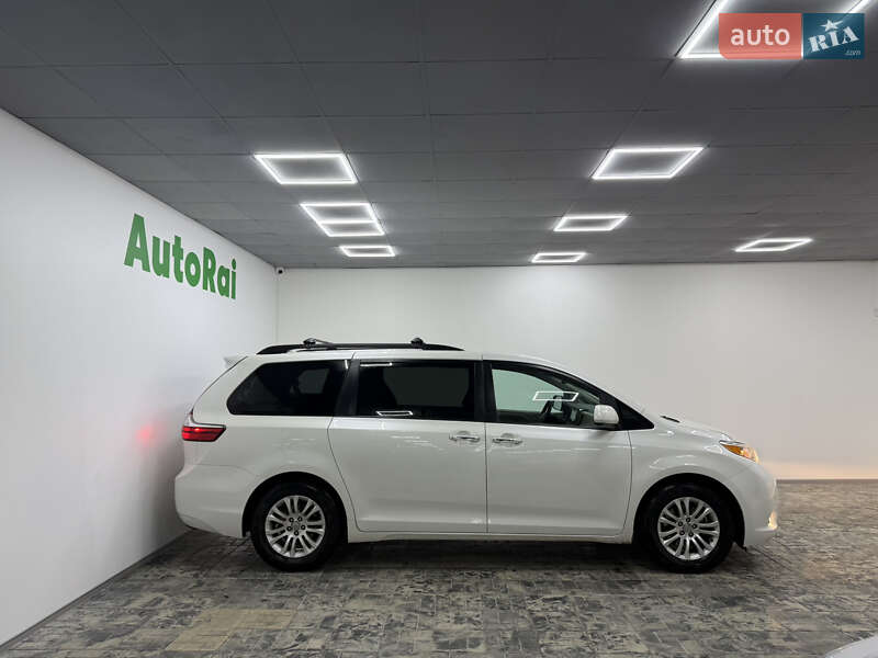 Мінівен Toyota Sienna 2017 в Одесі