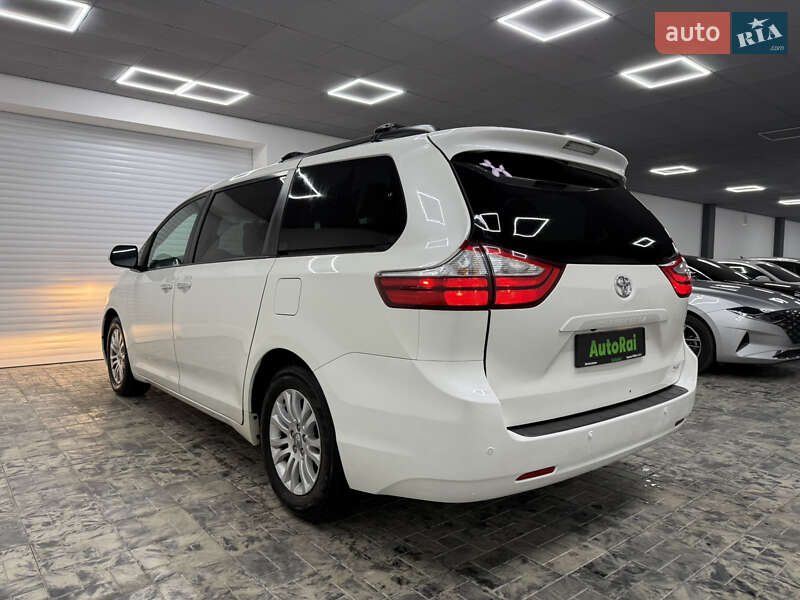 Мінівен Toyota Sienna 2017 в Одесі