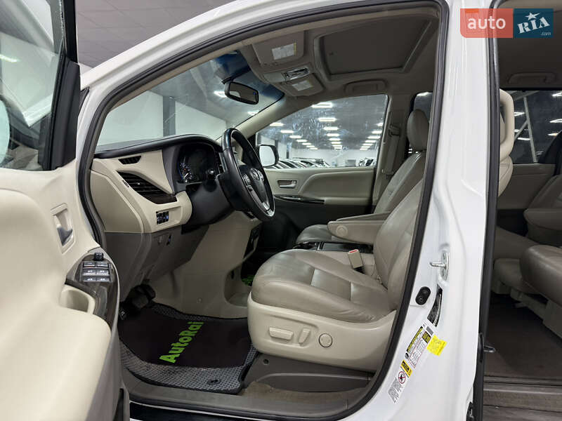 Мінівен Toyota Sienna 2017 в Одесі