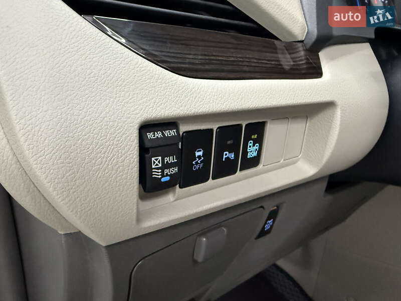 Мінівен Toyota Sienna 2017 в Одесі