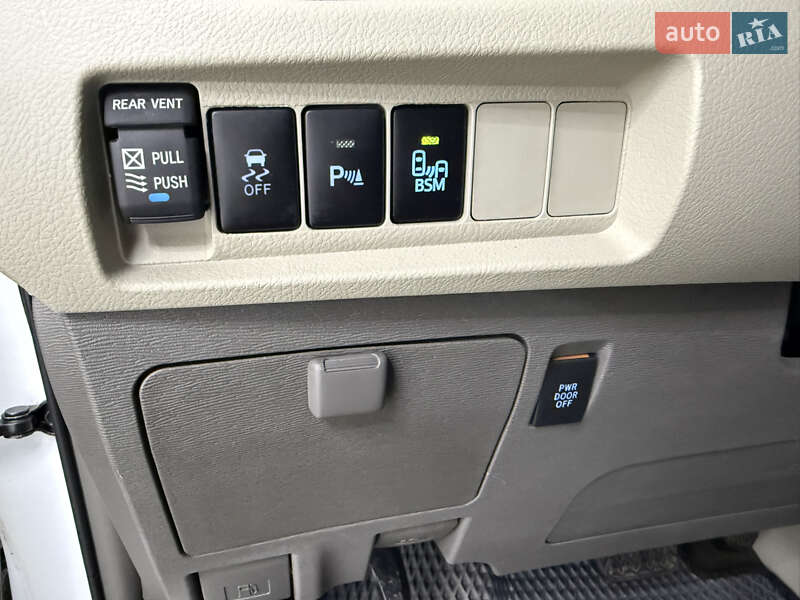 Мінівен Toyota Sienna 2017 в Одесі