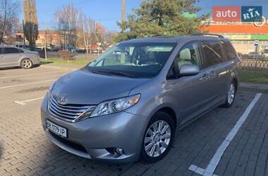 Мінівен Toyota Sienna 2010 в Рівному