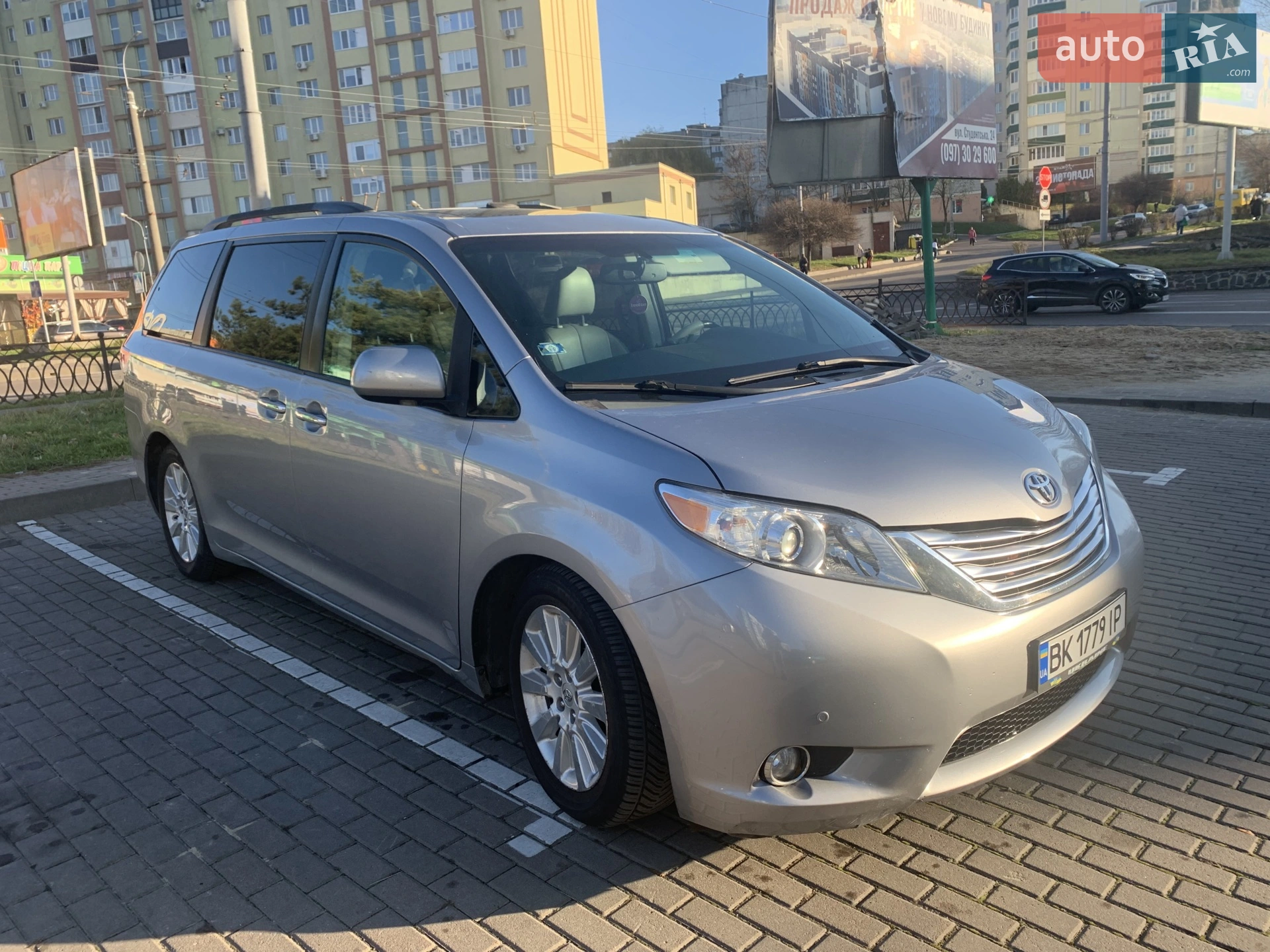 2010 Toyota Sienna - мініатюра 7