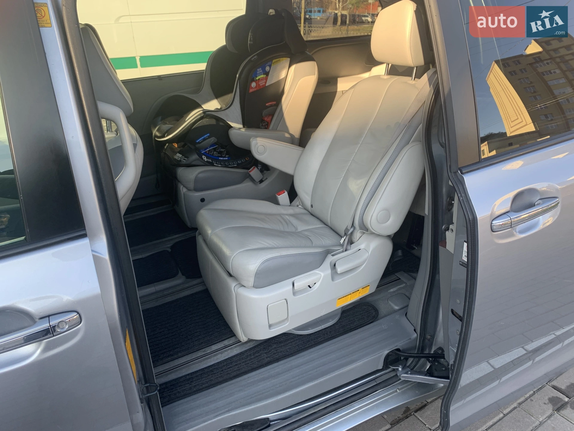 2010 Toyota Sienna - мініатюра 10