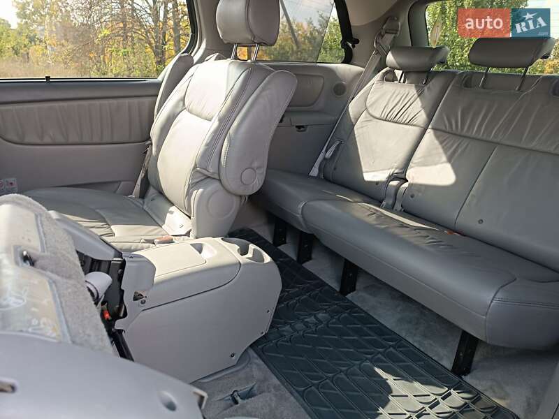 Мінівен Toyota Sienna 2007 в Хоролі