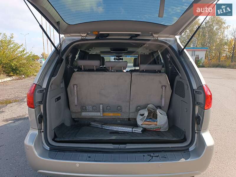 Мінівен Toyota Sienna 2007 в Хоролі