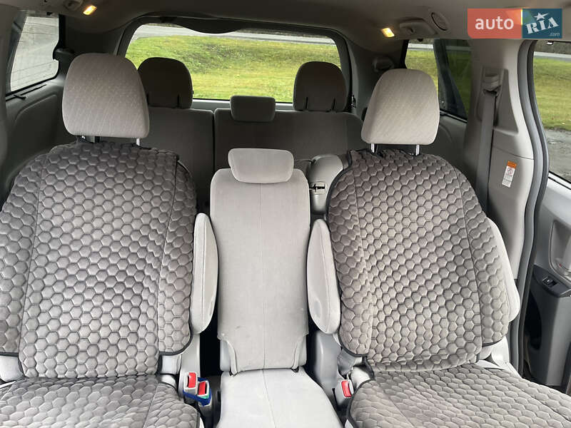 Минивэн Toyota Sienna 2018 в Диканьке