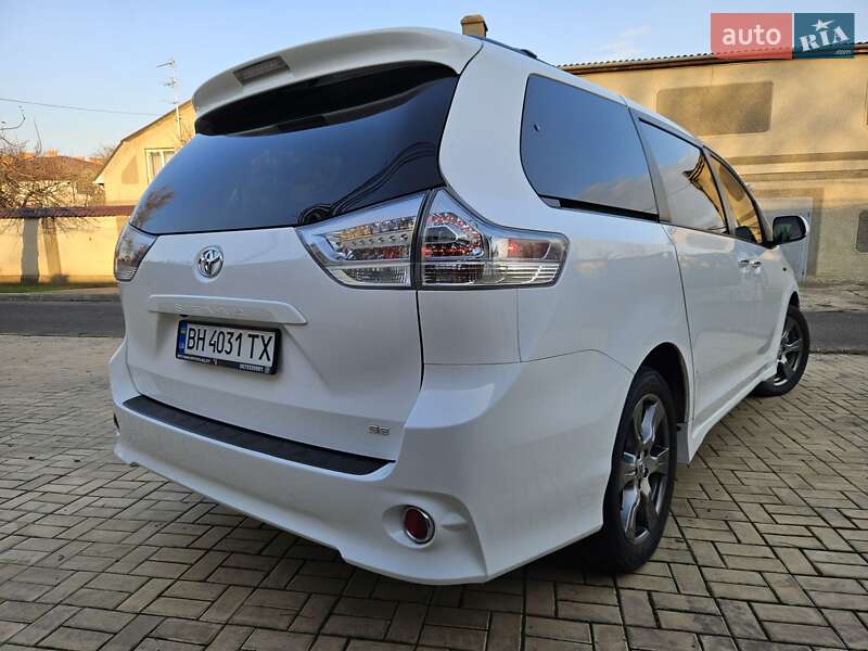 Мінівен Toyota Sienna 2016 в Одесі