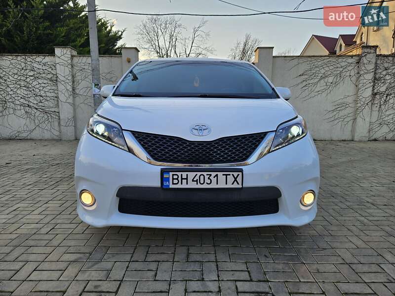 Мінівен Toyota Sienna 2016 в Одесі