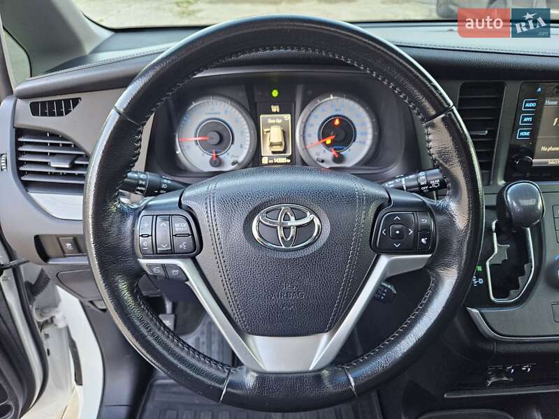 Мінівен Toyota Sienna 2016 в Одесі