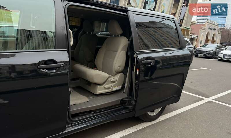 Мінівен Toyota Sienna 2019 в Одесі