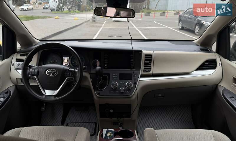 Мінівен Toyota Sienna 2019 в Одесі