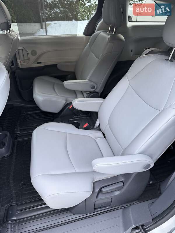 Мінівен Toyota Sienna 2022 в Білій Церкві