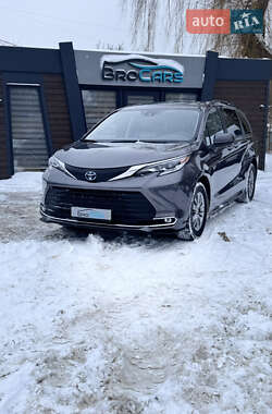 Минивэн Toyota Sienna 2022 в Виннице