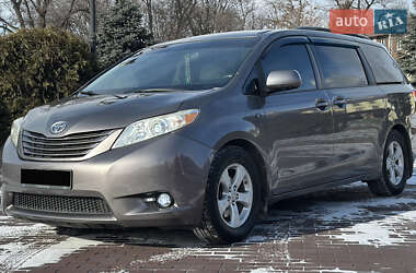 Минивэн Toyota Sienna 2011 в Днепре