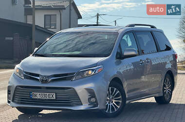 Минивэн Toyota Sienna 2019 в Ровно
