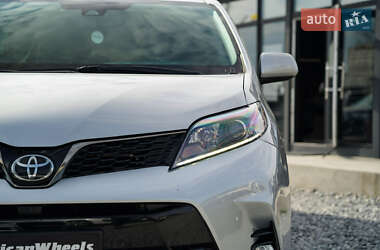 Мінівен Toyota Sienna 2019 в Чернівцях