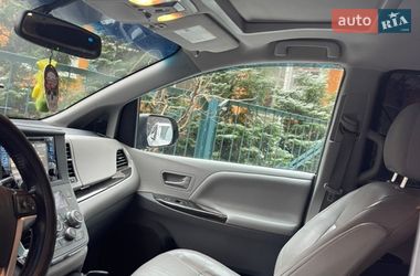 Минивэн Toyota Sienna 2015 в Киеве