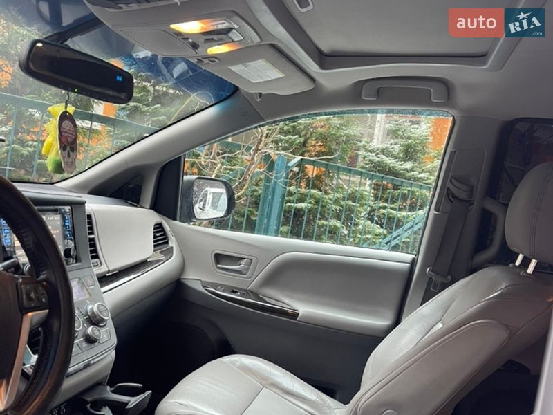 Toyota Sienna 2015