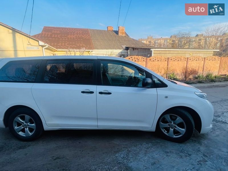 Минивэн Toyota Sienna 2015 в Кривом Роге