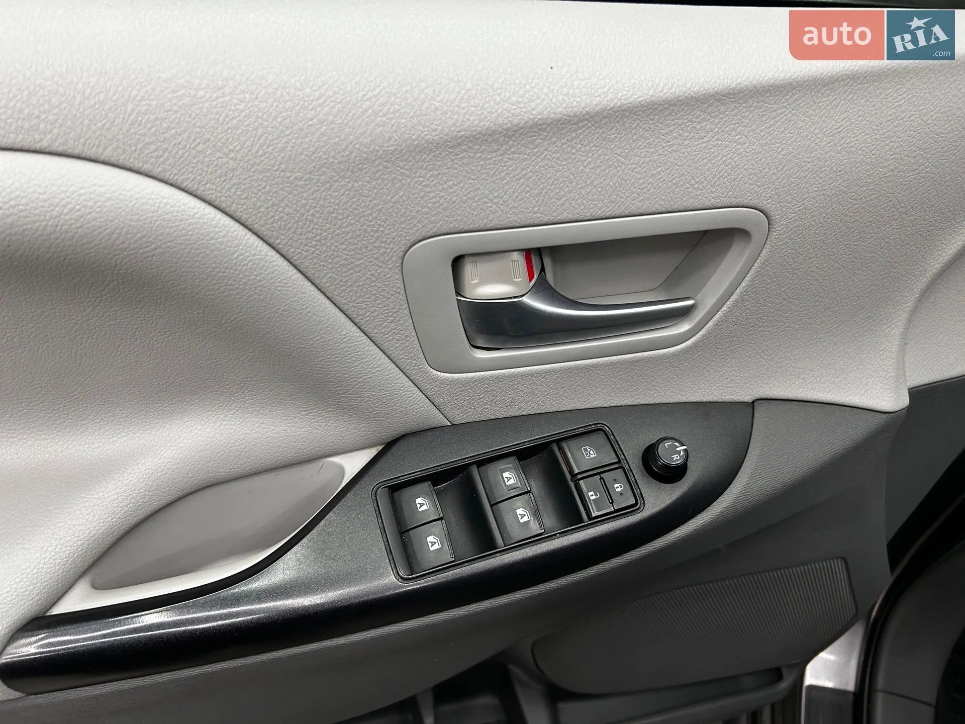 2015 Toyota Sienna - мініатюра 14