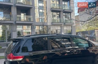 Минивэн Toyota Sienna 2013 в Ивано-Франковске