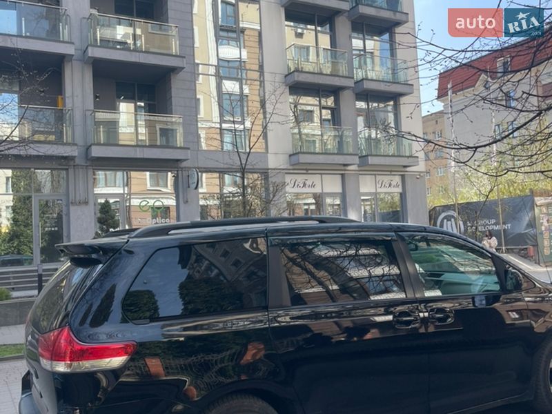 Минивэн Toyota Sienna 2013 в Ивано-Франковске