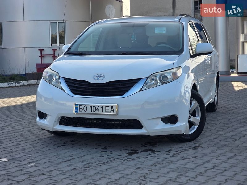 Минивэн Toyota Sienna 2013 в Гусятине