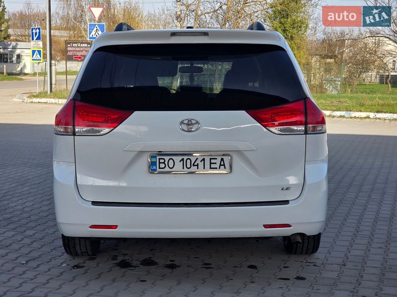 Минивэн Toyota Sienna 2013 в Гусятине