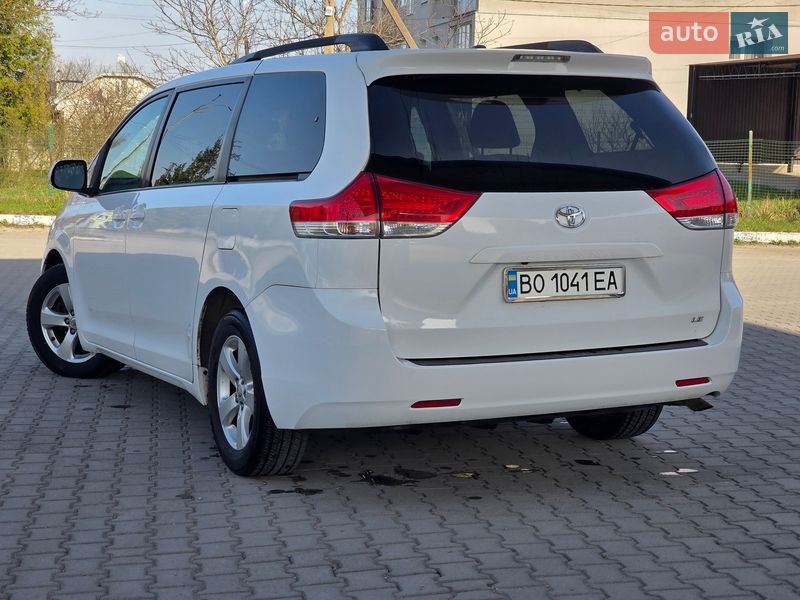 Минивэн Toyota Sienna 2013 в Гусятине