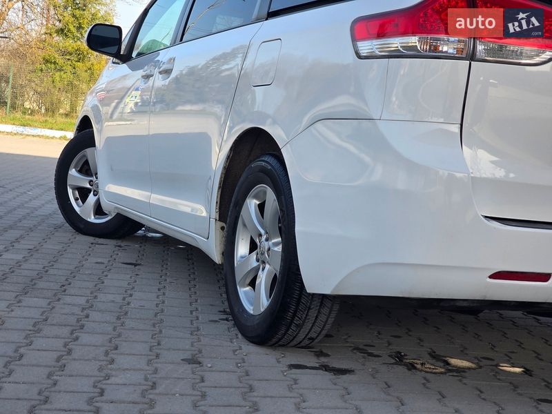 Минивэн Toyota Sienna 2013 в Гусятине