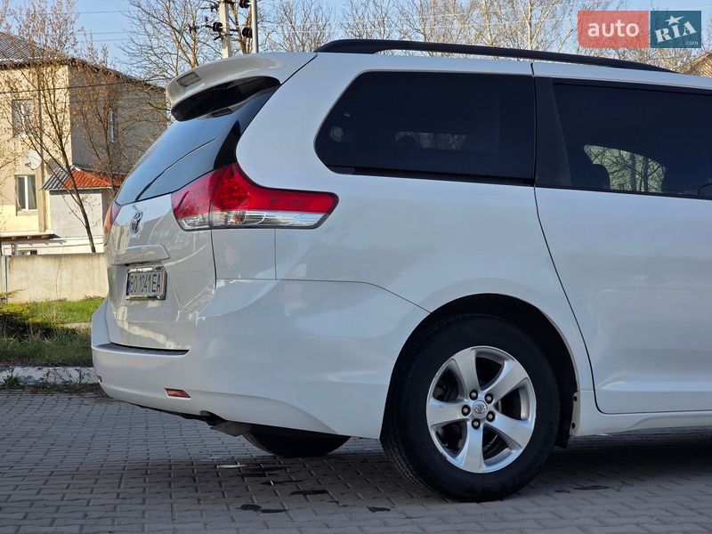 Минивэн Toyota Sienna 2013 в Гусятине