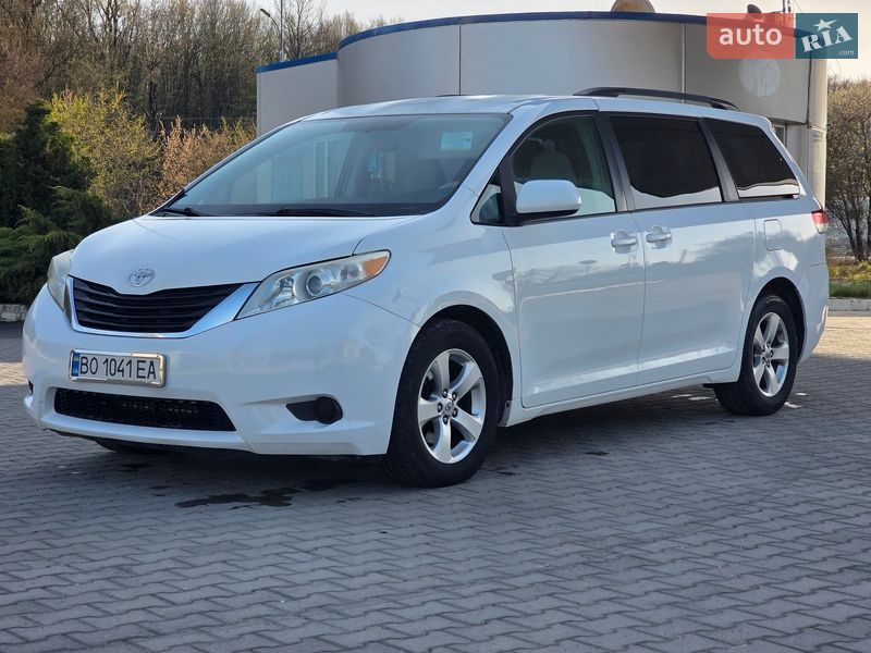 Минивэн Toyota Sienna 2013 в Гусятине