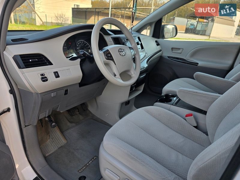 Минивэн Toyota Sienna 2013 в Гусятине