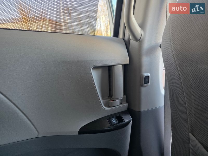 Минивэн Toyota Sienna 2013 в Гусятине