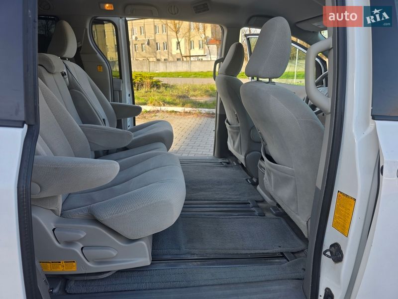 Минивэн Toyota Sienna 2013 в Гусятине