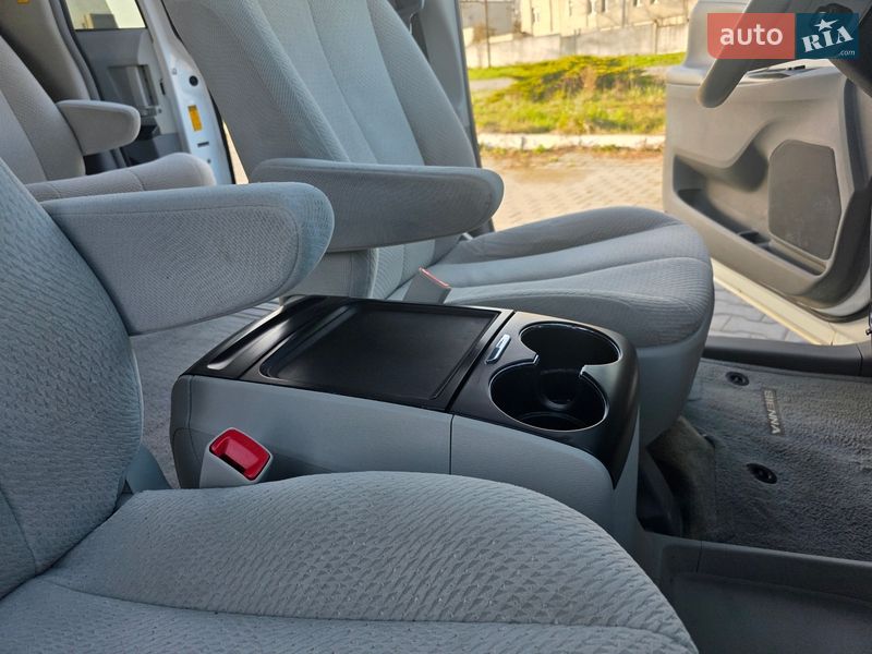 Минивэн Toyota Sienna 2013 в Гусятине