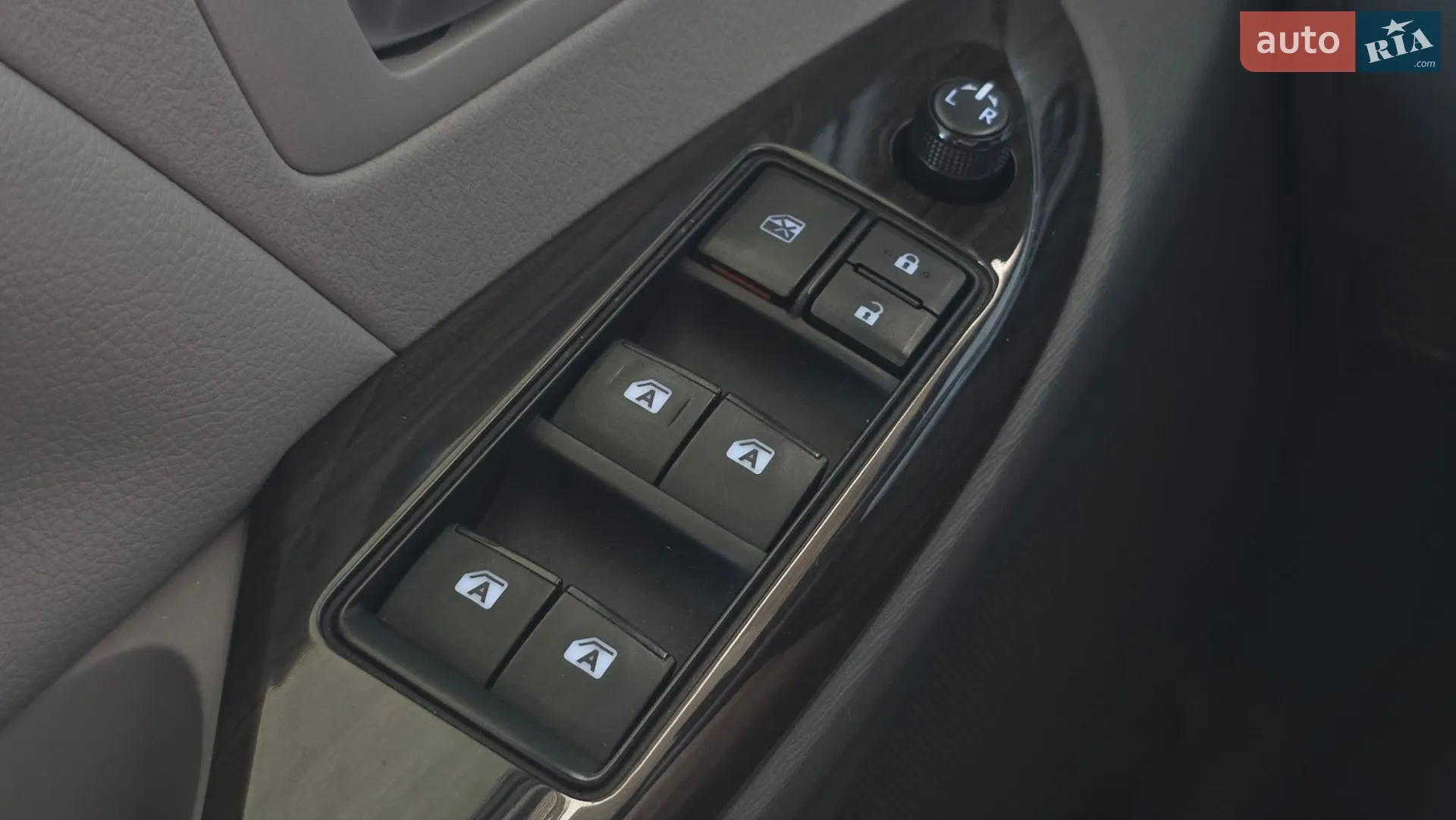 2015 Toyota Sienna - мініатюра 41