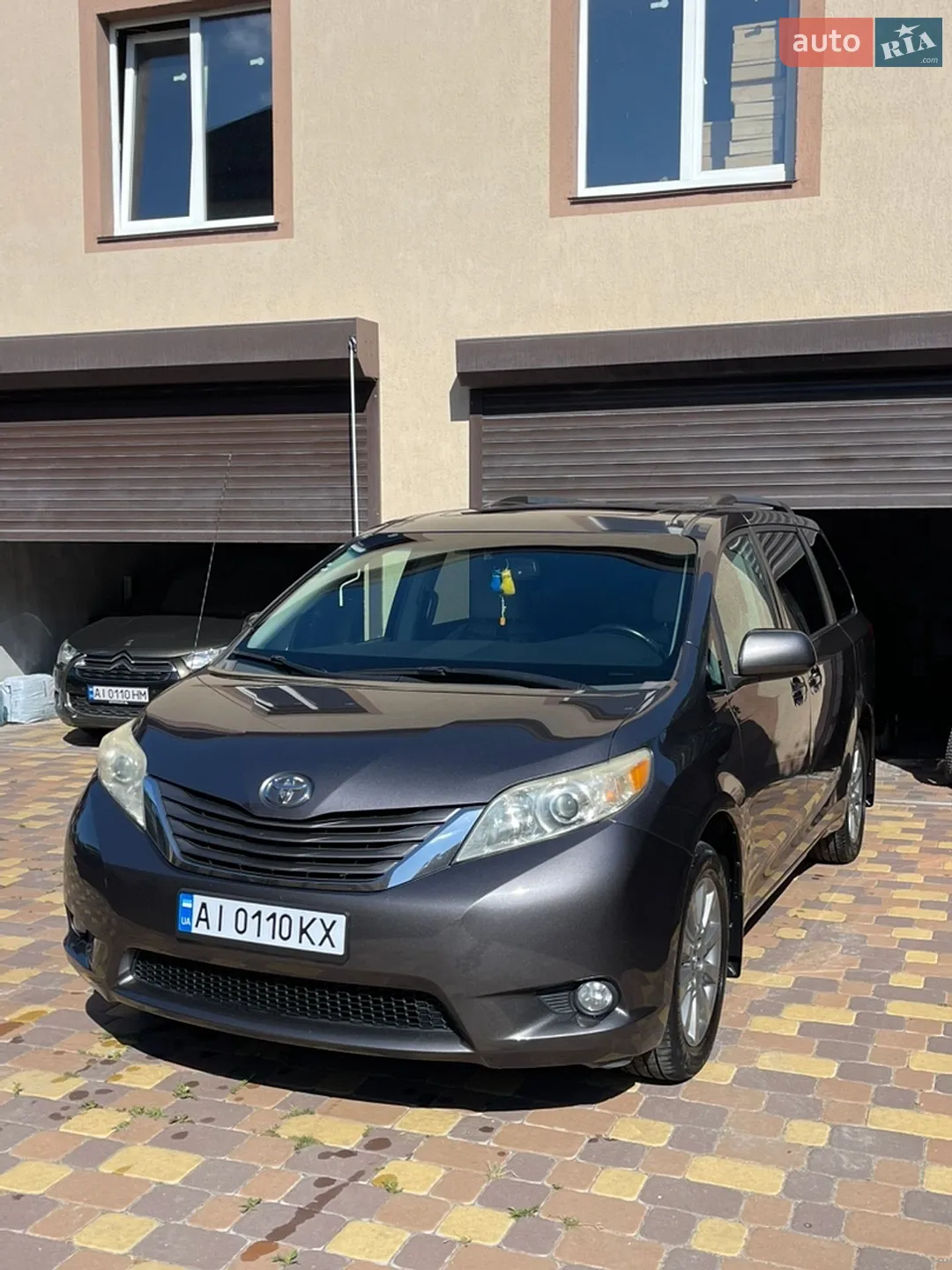 2010 Toyota Sienna - мініатюра 2