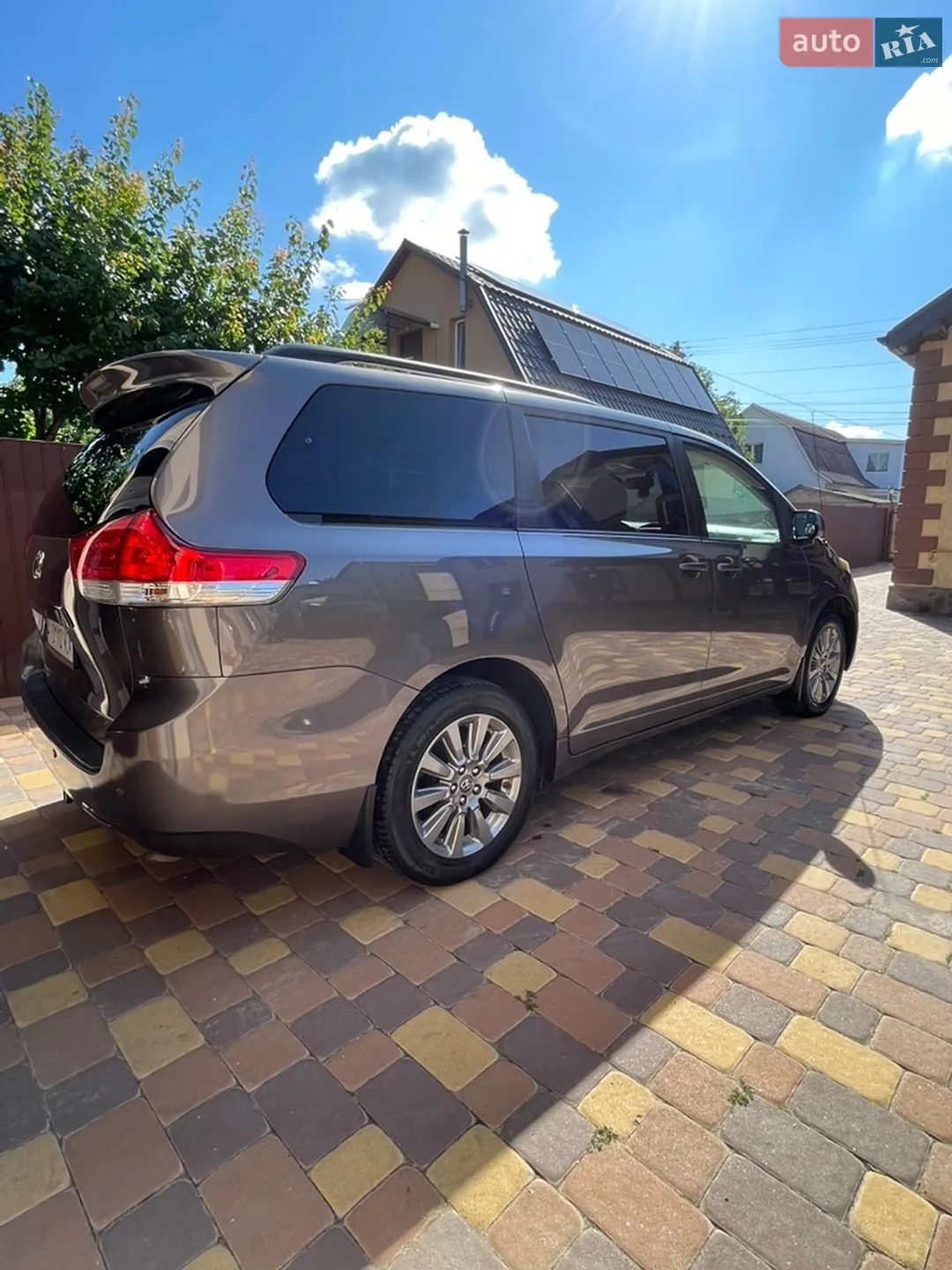 2010 Toyota Sienna - мініатюра 7