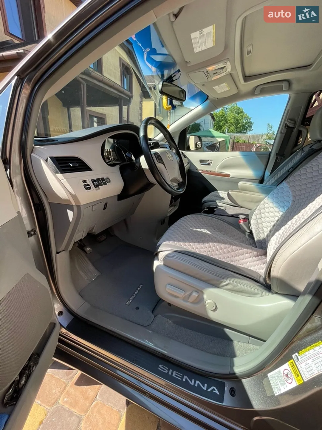 2010 Toyota Sienna - мініатюра 26
