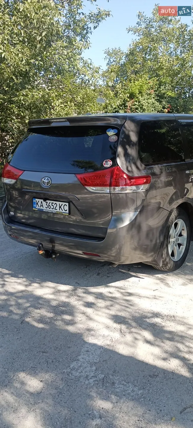 2011 Toyota Sienna - мініатюра 3