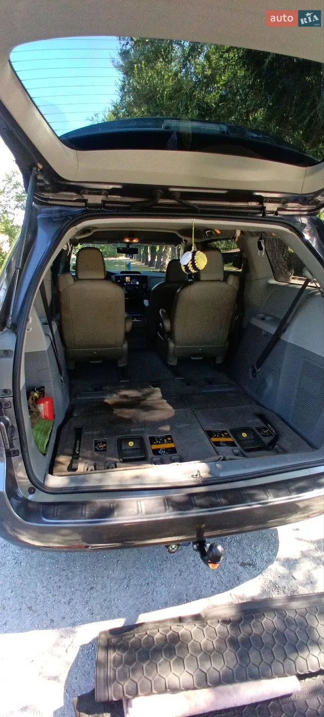 2011 Toyota Sienna - мініатюра 9