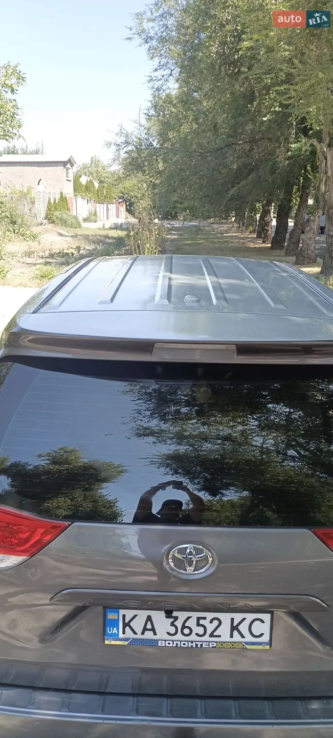 2011 Toyota Sienna - мініатюра 19