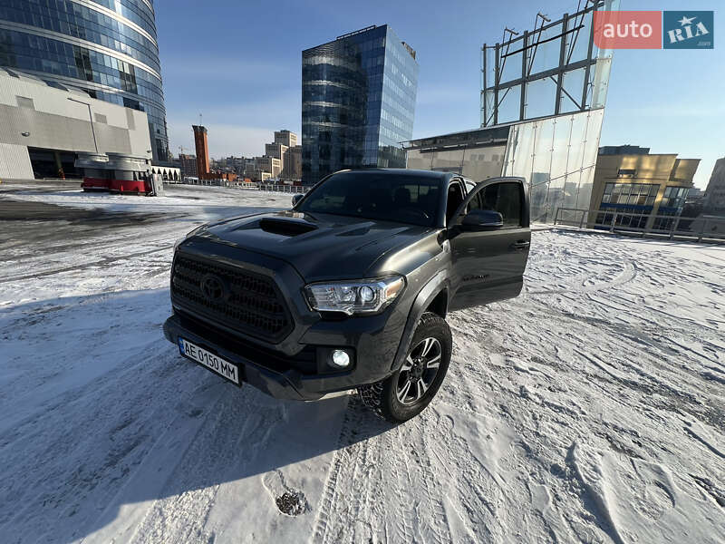 Пікап Toyota Tacoma 2016 в Дніпрі