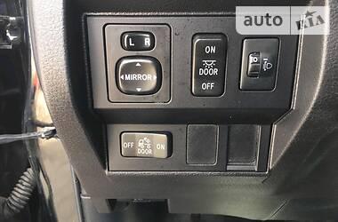Пікап Toyota Tundra 2015 в 